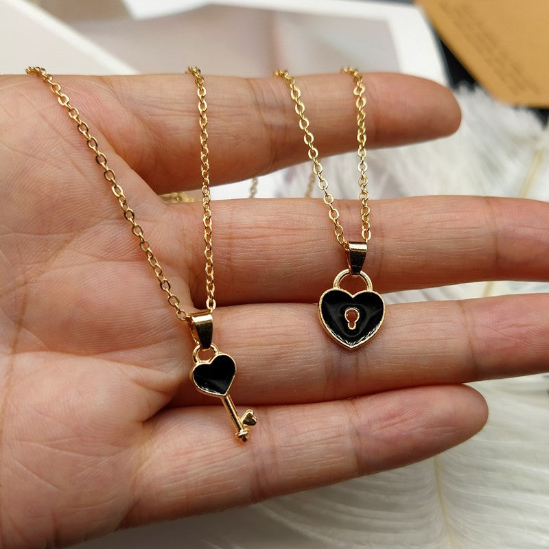 A Pair Of Lovers Necklace Small Key Lock Love Pendant Overview: 100% new design and high quality Must-have for fashion women Have a beautiful appearance Specifications: Style: simple Material: Alloy Treatment process: dripping oil Color: black, white, pin