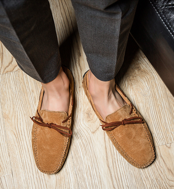 Spring And Autumn Men's Extra Large Peas Shoes Product information: Color: Black, Brown, khaki, dark blue, dark green Upper height: low top Heel height: low heel (1-3CM) Heel shape: flat heel Size: 38, 39, 40, 41, 42, 43, 44, 45, 46 Sole craft: viscose sh