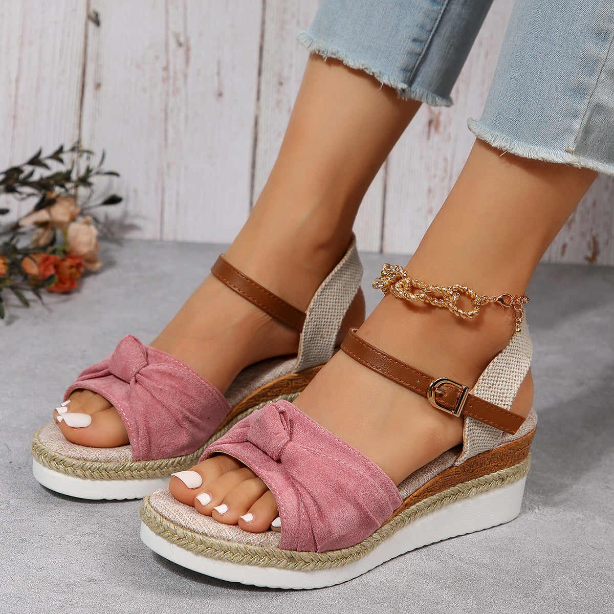 New Thick-soled Bow Sandals Summer Fashion Casual Linen Buckle Wedges Shoes For Women Product information: Upper Material: Fabric Toe Shape:Fish Mouth Sole Material: Rubber Lining Material: Microfiber Wearing Style:Buckle Size Information: Packing list: S