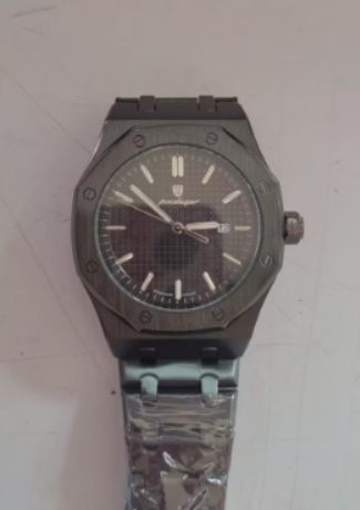 Waterproof Fashion Business Trend Luminous Calendar Watch Specifications: Shell diameter (mm) : 42 Shell thickness (mm) : 11 Band width (mm) : 24 Strap length (cm) : 20 Model :924 Mirror: Mineral glass mirror Bracelet: Quartz movement Buckle type: Butterf