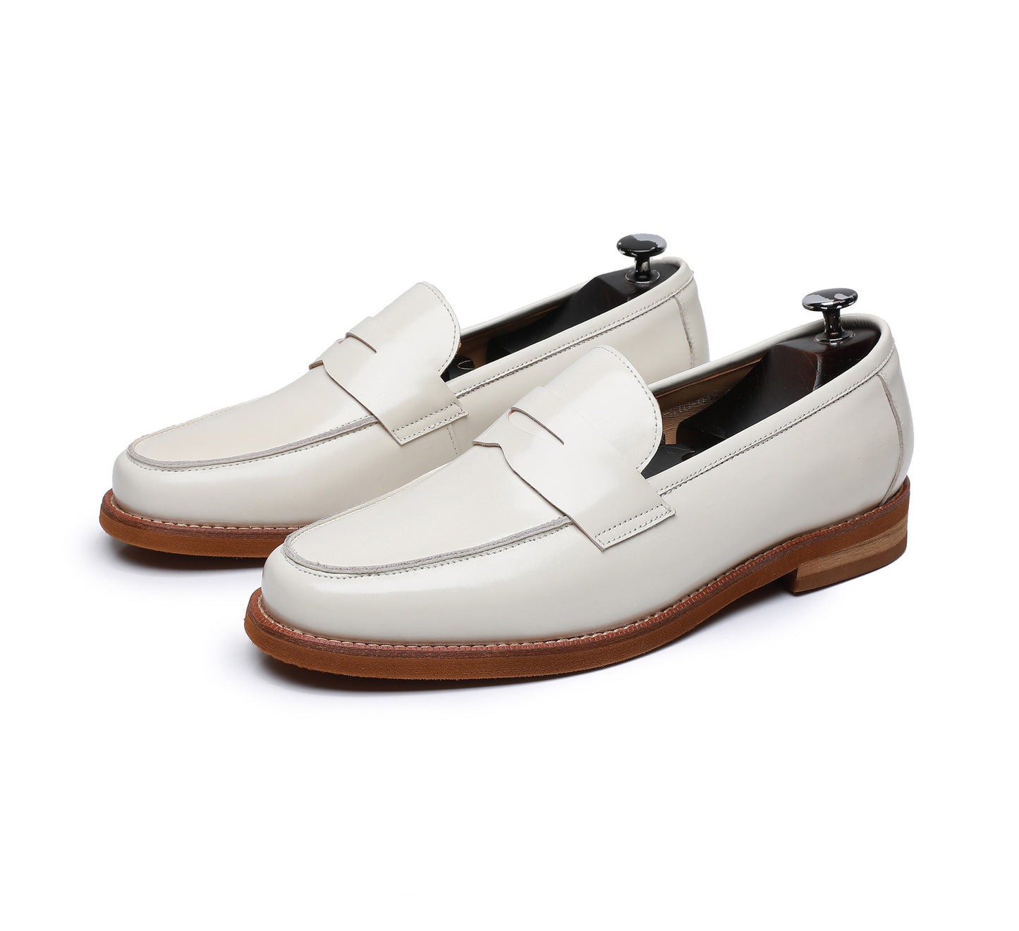 Men's Casual Round Toe British Leather Shoes Product information: Lining material: Wool Color: black, black and white, brown, apricot, khaki Blue, Milky White Size: 37,38,39,40,41,42,43,44,45 Popular elements: sewing thread Style: Loafers Toe holder shape