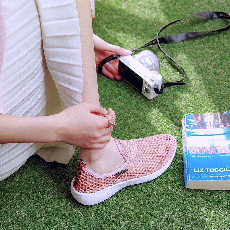 Mesh Single Shoes Lightweight Sneakers Product information Product category: Sports casual shoes Style: Korean For the season: Summer Applicable gender: female Heel height: low heel (1-3CM) Color: white, red, black, pink Function: Breathable pattern: plai