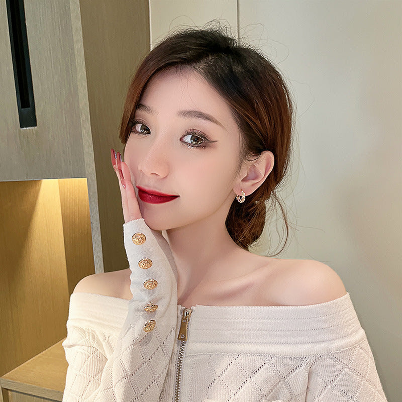 Women's Fashion Temperament Circle Pearl Earrings Product information: Material:alloy Style:Fashion Simple Features:Plating Colour:Gold Length:1.6CM Packing list: Earrings*1 Pair Product Image: Women's Fashion Temperament Circle Pearl Earrings Product inf