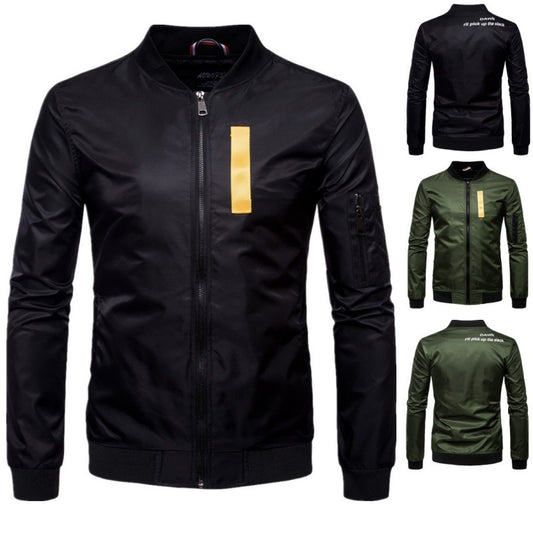 Chaqueta de vuelo decorativa trenzada de color en contraste con cuello levantado de talla grande para hombre