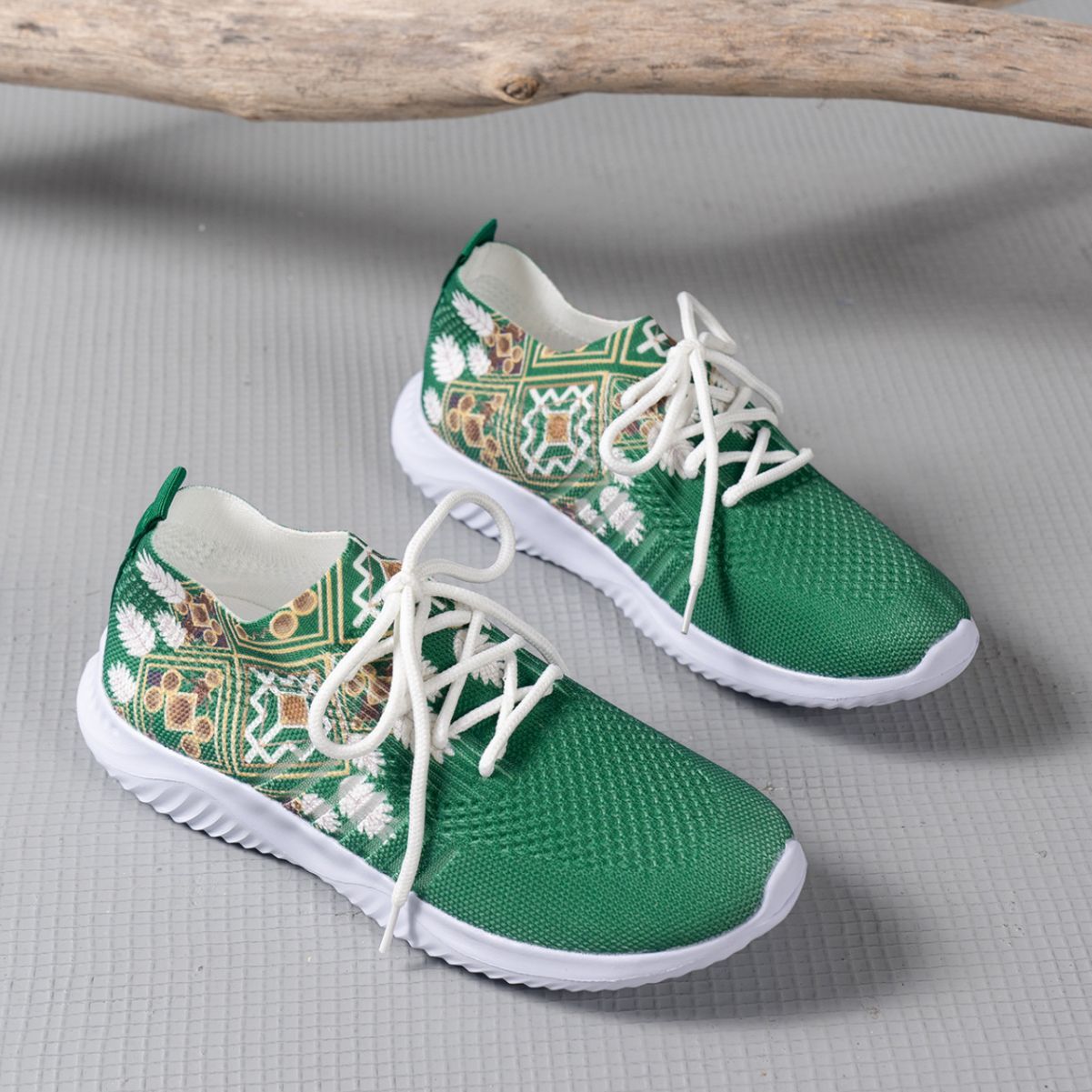 Summer New Flying Woven Stylish Flat Shoes Women