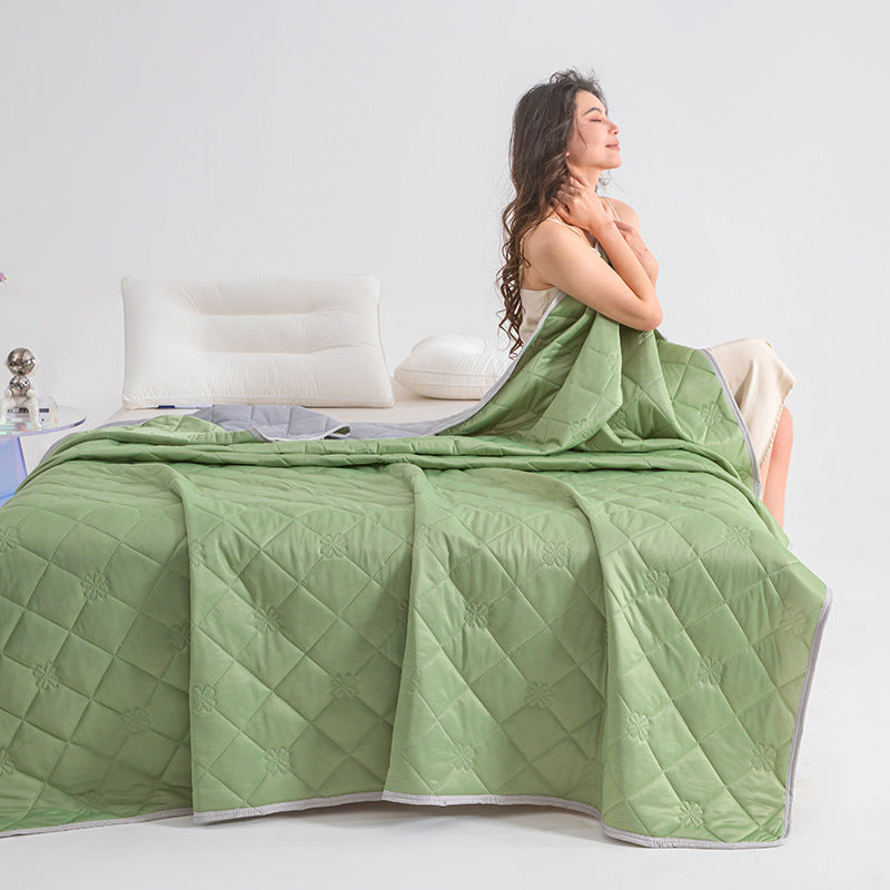 Cool Silk Summer Quilt Solid Color Printing Airable Cover Product information: Size: 70 * 100cm random color, 100 x150cm,150 x200cm,200X230cm Weaving process: quilting Fabric material: cool fiber Printing and dyeing process: reactive printing and dyeing F