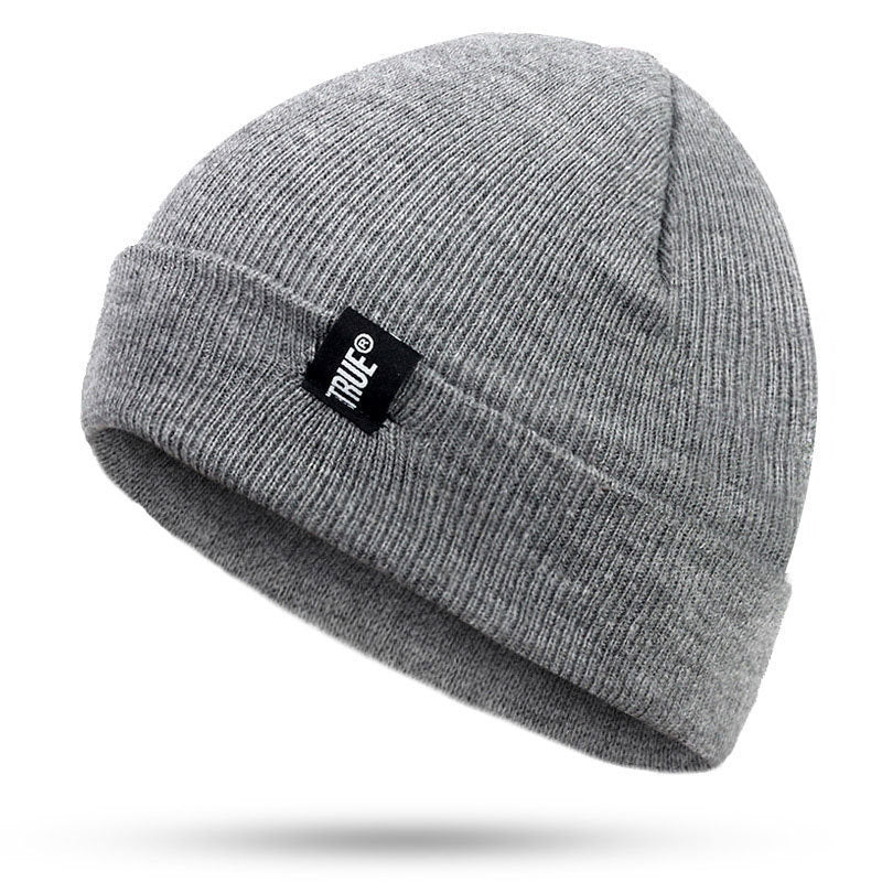 Fashionable hip hop autumn and winter warm knitted hat Product category: knitted hat Applicable gender: Male / female Material: Cotton Style: versatile Knitting method: plain weave Processing method: embossing Popular element: stickers Pattern: Letters Su