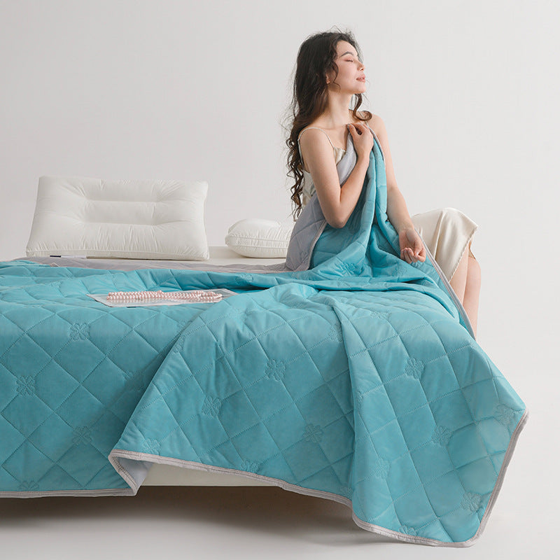 Cool Silk Summer Quilt Solid Color Printing Airable Cover Product information: Size: 70 * 100cm random color, 100 x150cm,150 x200cm,200X230cm Weaving process: quilting Fabric material: cool fiber Printing and dyeing process: reactive printing and dyeing F