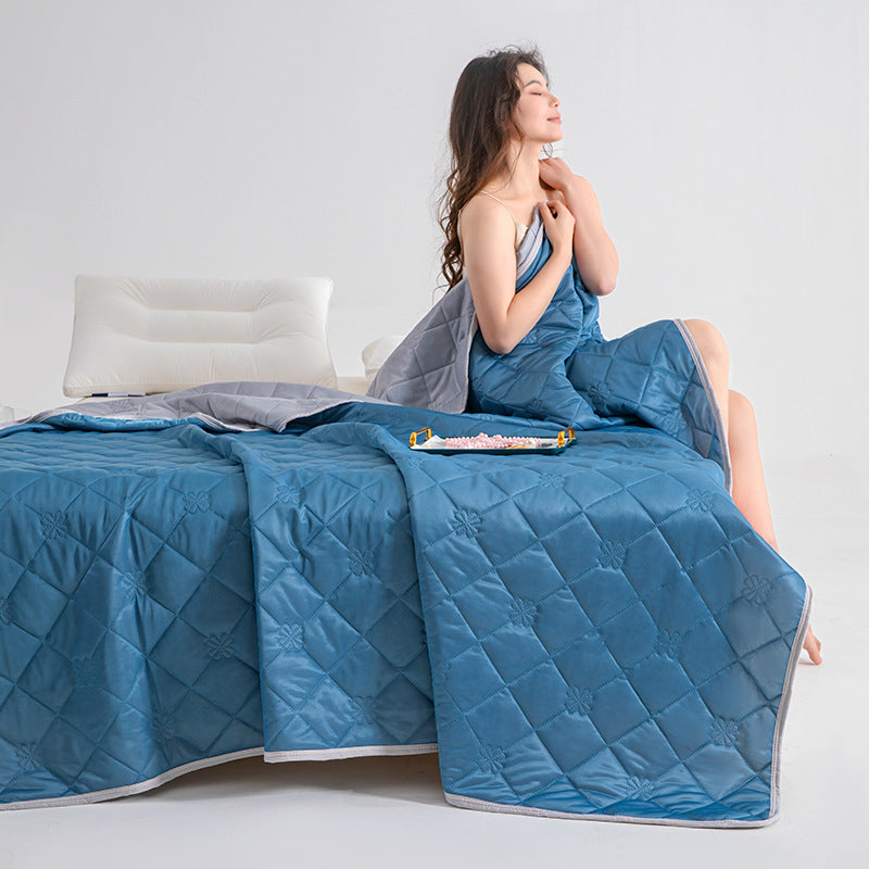 Cool Silk Summer Quilt Solid Color Printing Airable Cover Product information: Size: 70 * 100cm random color, 100 x150cm,150 x200cm,200X230cm Weaving process: quilting Fabric material: cool fiber Printing and dyeing process: reactive printing and dyeing F
