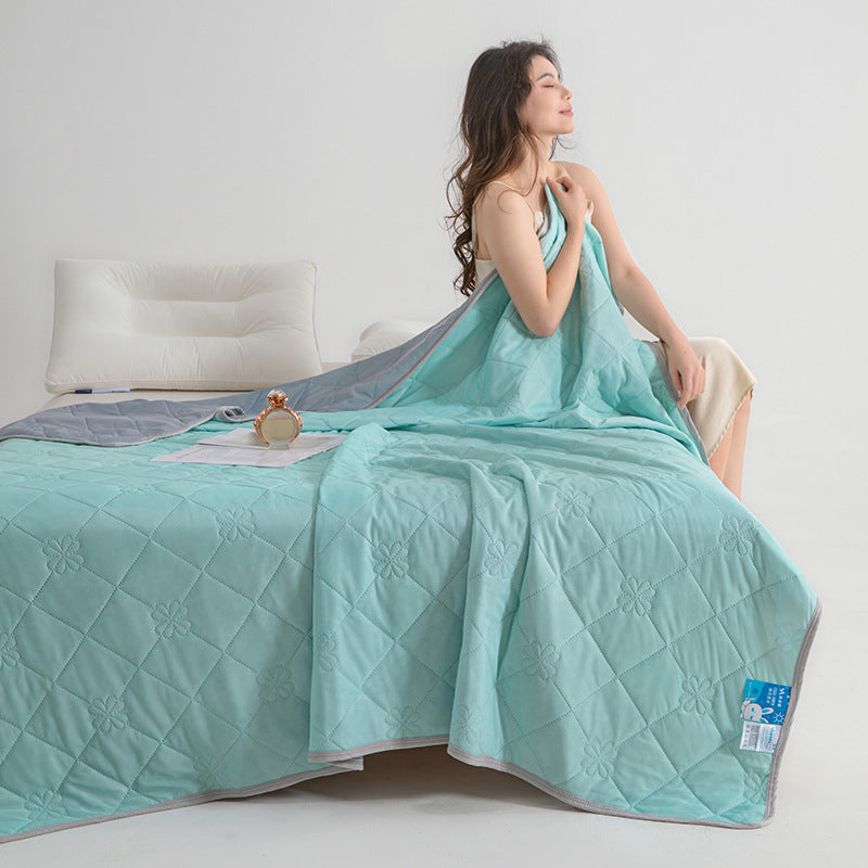Cool Silk Summer Quilt Solid Color Printing Airable Cover Product information: Size: 70 * 100cm random color, 100 x150cm,150 x200cm,200X230cm Weaving process: quilting Fabric material: cool fiber Printing and dyeing process: reactive printing and dyeing F