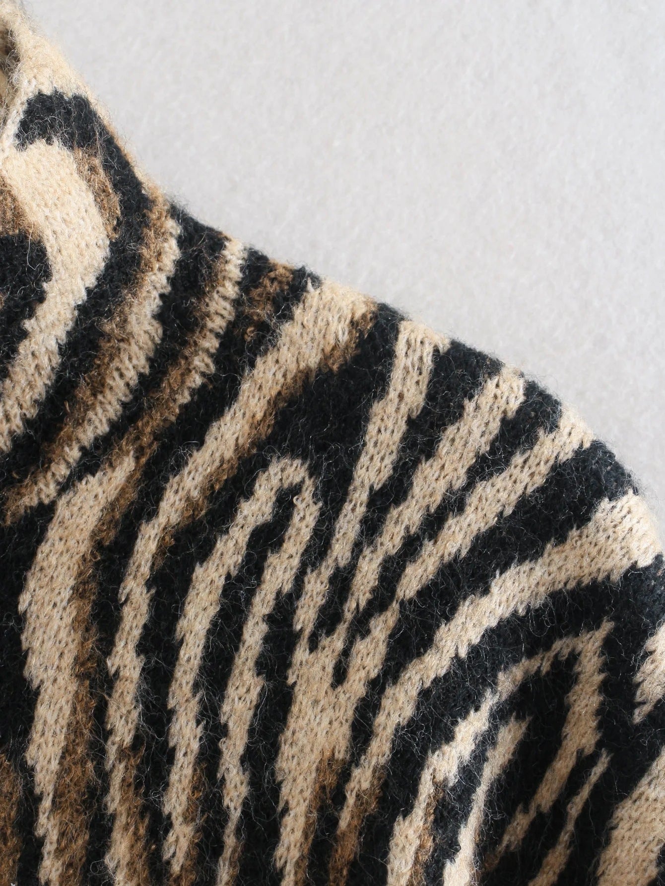 Animal Print Jacquard Sweater With Women's Sweater