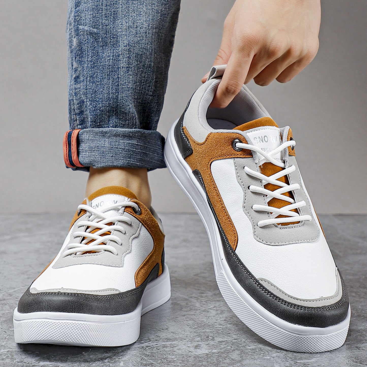 Men's Stylish And Lightweight Leather Surface Color Matching Casual Shoes